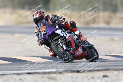 media/Dec-01-2025-Moto Forza (Mon) [[2daa91e15f]]/1-Advanced Group/Session 3 (Turn 3)/